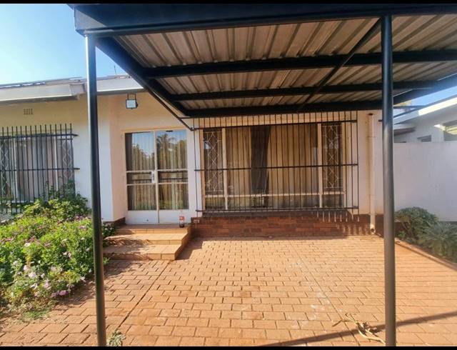 4 BEDROOM HOUSE FOR SALE IN SINOVILLE